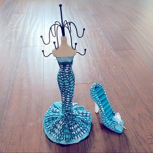 Set of two decorative jewelry organizers